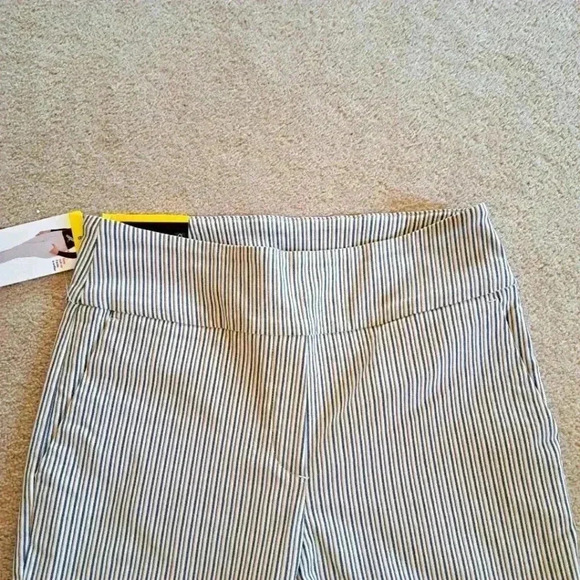 ❤️ S.C.& Co. Striped Pull On Pants Tummy Control Size 6 White Tan Blue Slim Leg - Picture 3 of 12